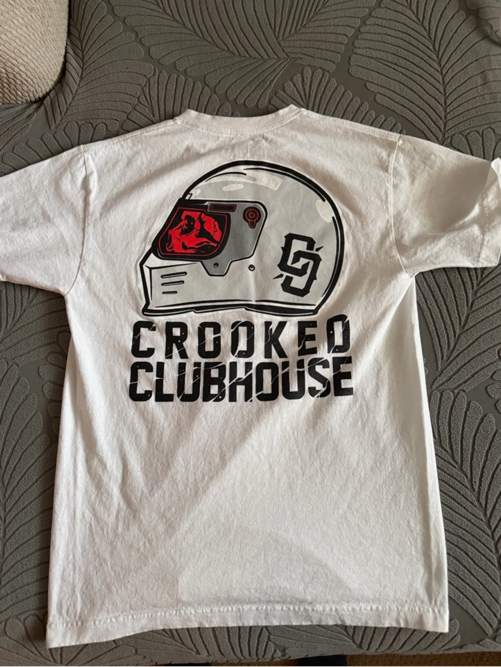 Men’s med Crooked Clubhouse t-shirt